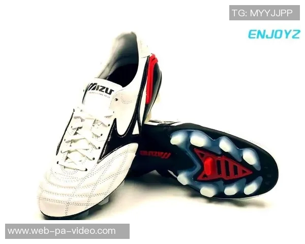 选择顶级足球鞋提升你的场上表现与舒适度体验